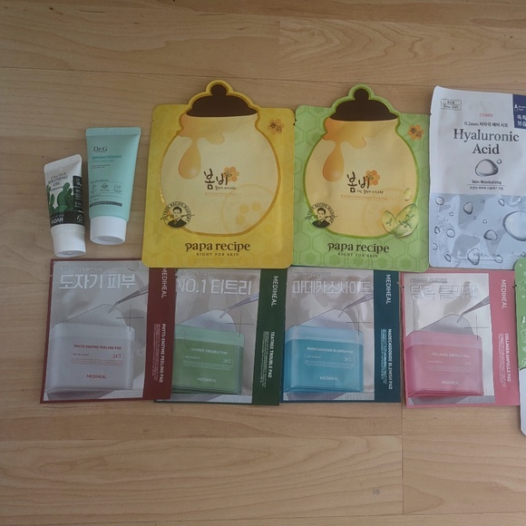 Korean Skincare Bundle - Picture 1 of 3